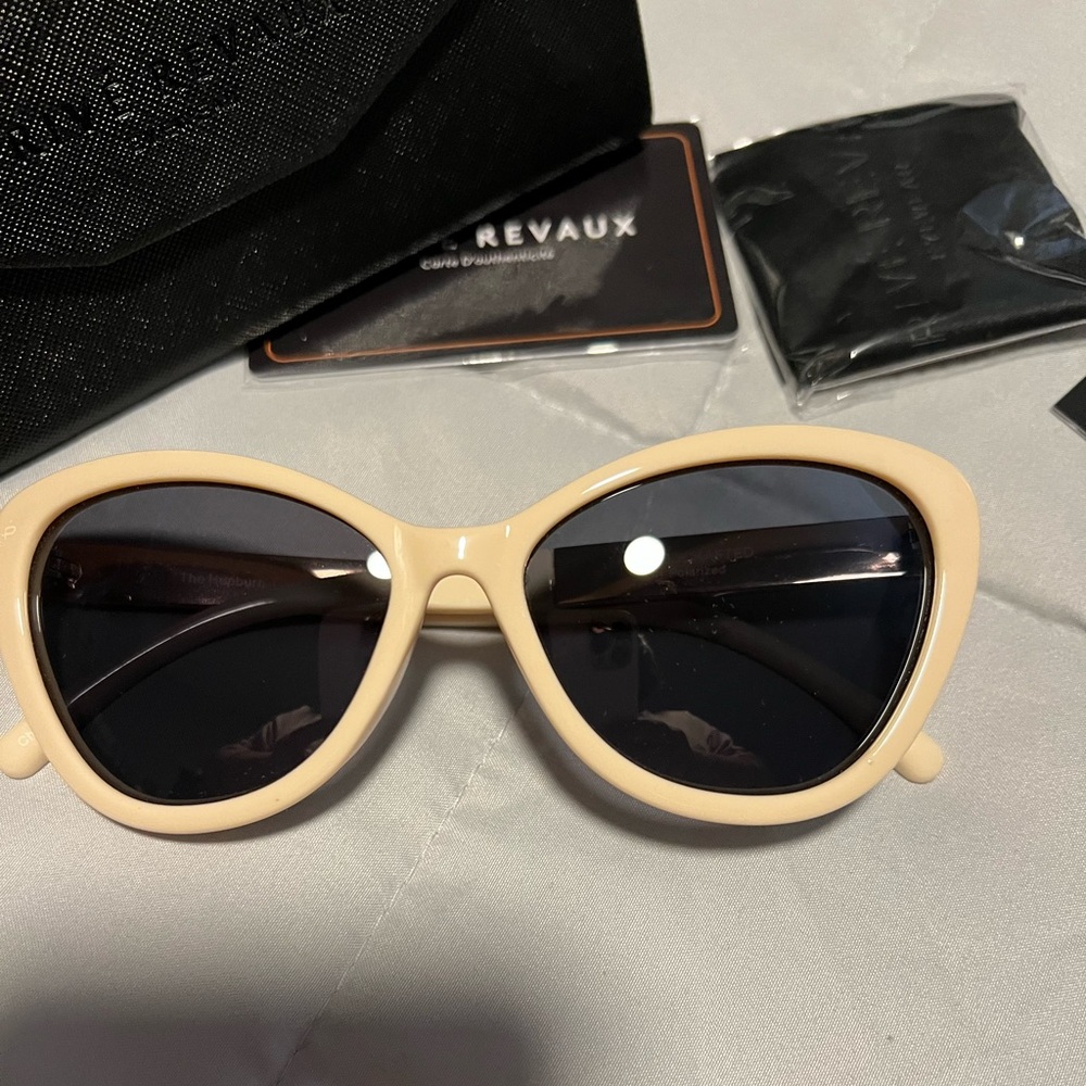 PRIVE REVAUX WOMENS SUNGLASSES “HEPBURN”EUC